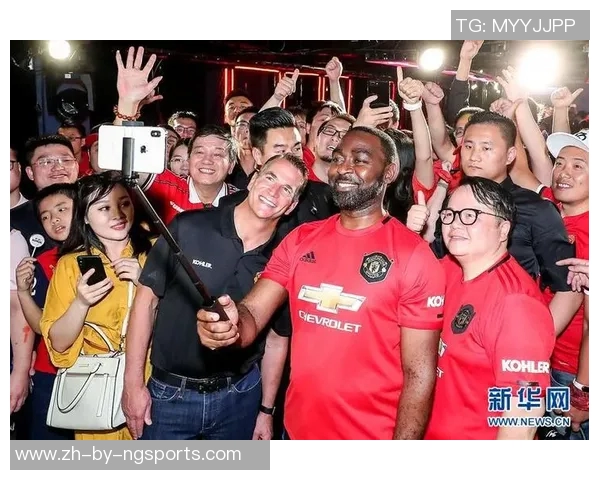 足球明星走进观众席与球迷亲密互动感受激情与热爱